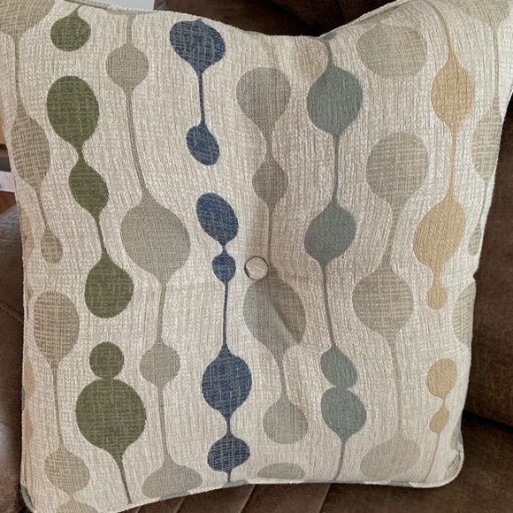 Set of 2 Accent Pillows - Picture 2 of 3